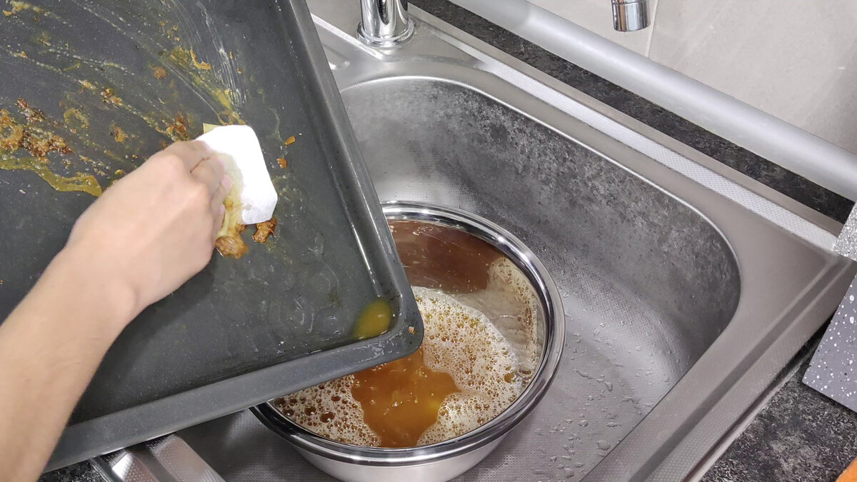 Легкий способ очистить духовку, противни и решетку от жира и нагара в .